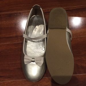 Ballarena Flats.  Gold girls size 37.